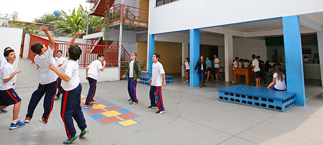 Escola Ateneu oferece aula de conversação de inglês para alunos do 7º ao 9º  ano - Escola Ateneu e Rá Tim Bum